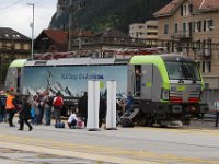 Siemens darf endlich mal eine Lok in die Schweiz liefern, eine nagelneue Vectron für die BLS
